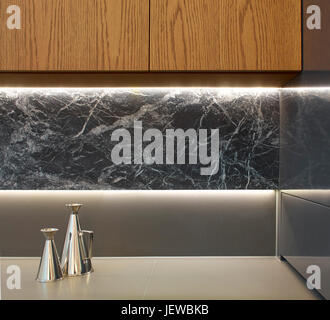 Küche-Detail. Penthouse im Gobelin-Gebäude, London, Vereinigtes Königreich. Architekt: Johnson Naylor, 2017. Stockfoto