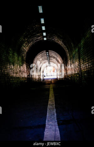 Tunnel auf Leeman Road, York, North Yorkshire, Großbritannien Stockfoto