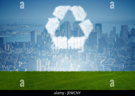 Recycling-Symbol aus Wolken Stockfoto