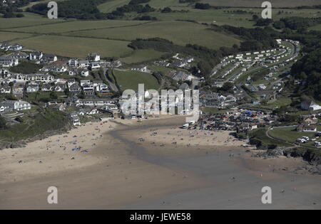 Luftbild von der großen Surf-Strand von Polzeath in Cornwall Stockfoto