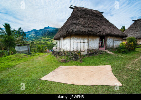 Traditionellen Reetdach gedeckten Hütten in Navala im Südpazifik Ba Hochland von Viti Levu, Fidschi, Stockfoto