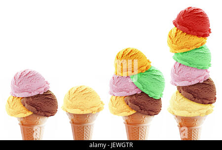 Verschiedenen Eis Kugel Aromen in Kegel closeup Stockfoto