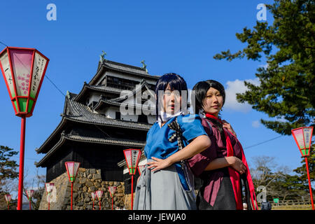 Mädchen auf der Burg Matsue Stockfoto