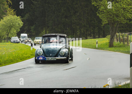 Brilon, Deutschland - Mai 13. im Jahr 2017: Oldtimer Sauerland Runde Reise VW Käfer Cabriolet Stockfoto