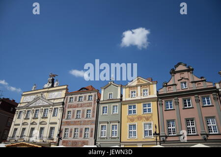 Mietskasernen auf dem alten Marktplatz in Posen Stockfoto