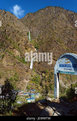 Wasserfall gegenüber ghermu, Stockfoto