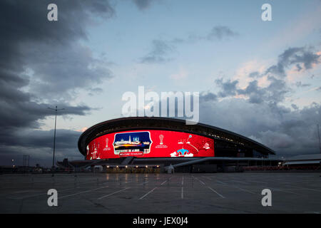 Kazan, Russland. 21. Juni 2017. Eine riesige LED-Wand leuchtet in die ' Kazan' Arena in Kazan, Russland, 21. Juni 2017. Foto: Christian Charisius/Dpa/Alamy Live News Stockfoto