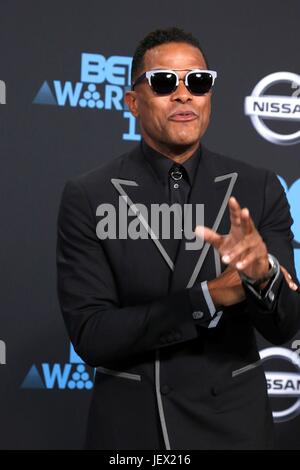 Maxwell im Ankunftsbereich für 2017 BET Awards, Microsoft Theatre L.A. Live, Los Angeles, CA 25. Juni 2017. Foto von: Priscilla Grant/Everett Collection Stockfoto