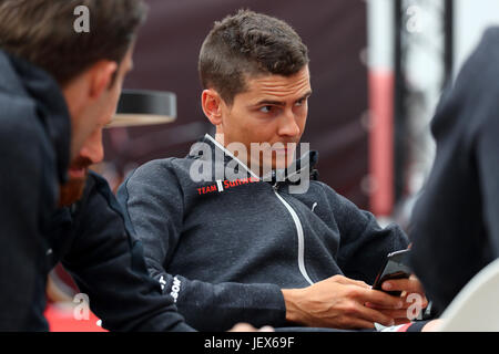 Düsseldorf, Deutschland. 28. Juni 2017. Französischen Radfahrer Warren Barguil Team Sunweb besucht eine Pressekonferenz im Vorfeld der Tour de France in Düsseldorf, 28. Juni 2017. Die Tour de France-Befins am 1. Juli in Düsseldorf. Foto: Daniel Karmann/Dpa/Alamy Live News Stockfoto