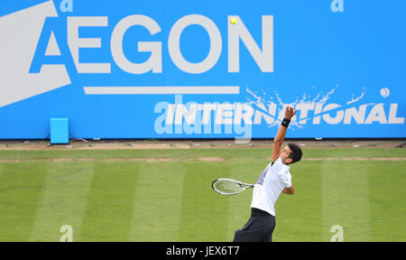 Eastbourne, Vereinigtes Königreich. 28. Juni 2017. Novak Djokovic Serbien in Aktion gegen Vasek Pospisil von Kanada während Tag vier der Aegon International Eastbourne am 28. Juni 2017 in Eastbourne, England Credit: Paul Terry Foto/Alamy Live News Stockfoto