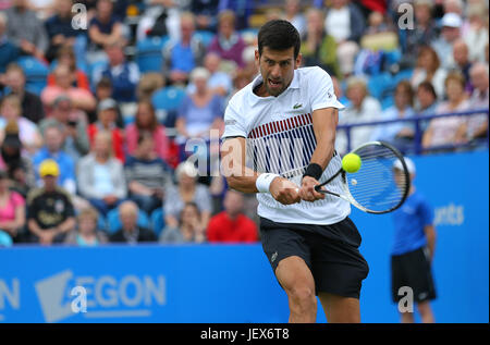 Eastbourne, Vereinigtes Königreich. 28. Juni 2017. Novak Djokovic Serbien in Aktion gegen Vasek Pospisil von Kanada während Tag vier der Aegon International Eastbourne am 28. Juni 2017 in Eastbourne, England Credit: Paul Terry Foto/Alamy Live News Stockfoto