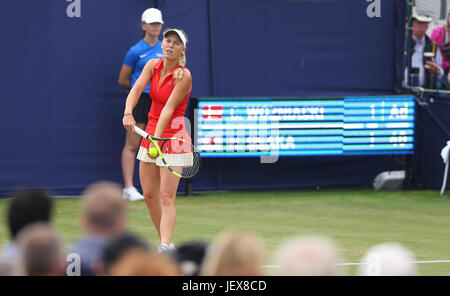 Eastbourne, Vereinigtes Königreich. 28. Juni 2017. Caroline Wozniacki aus Dänemark in Aktion gegen Naomi Osaka Japan während Tag vier der Aegon International Eastbourne am 28. Juni 2017 in Eastbourne, England Credit: Paul Terry Foto/Alamy Live News Stockfoto