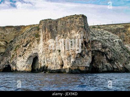 27. September 2004 - ist Zurrieq Dorf, Malta - die Blaue Grotte, eine wilde Bildung von natürlichen Felsen und Meer Höhlen vor der südlichen Küste von Malta ein beliebtes internationales Touristenziel. (Kredit-Bild: © Arnold Drapkin über ZUMA Draht) Stockfoto