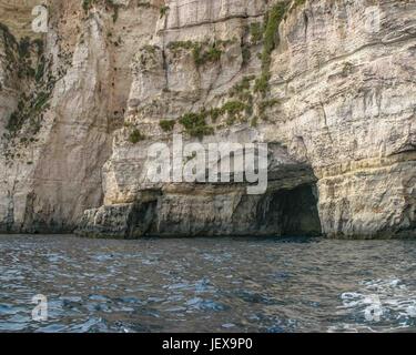 27. September 2004 - ist Zurrieq Dorf, Malta - die Blaue Grotte, eine wilde Bildung von natürlichen Felsen und Meer Höhlen vor der südlichen Küste von Malta ein beliebtes internationales Touristenziel. (Kredit-Bild: © Arnold Drapkin über ZUMA Draht) Stockfoto