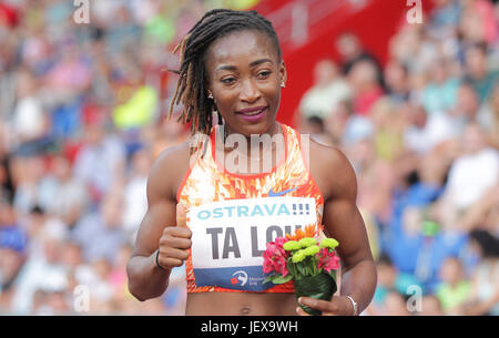 Ivorischen Athlet Marie-Josee Ta Lou feiert ihren Sieg in der Frauen-200-Meter-Lauf bei der Golden Spike Ostrava sportliche treffen in Ostrava, Tschechische Republik, am 28. Juni 2017. (CTK Foto/Petr Sznapka) Stockfoto