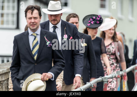 Henley-on-Thames, Oxfordshire, Vereinigtes Königreich. 28. Juni 2017. Henley Royal Regatta beginnt. Bildnachweis: Guy Corbishley/Alamy Live-Nachrichten Stockfoto