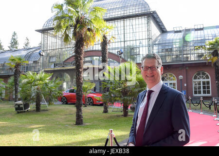 Frankfurt am Main, Deutschland. 28. Juni 2017. Direktor Peter Zingler kommt auf dem roten Teppich für die Bild-Sommerfest-2017, statt im Palmengarten, Frankfurt Am Main am 28. Juni 2017 Credit: Markus Wissmann/Alamy Live News Stockfoto