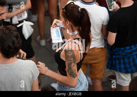 Madrid, Spanien. 28. Juni 2017. beim Auftakt der World Pride in der Plaza Pedro Zerolo von Madrid auf Mittwoch, 28. Juni 2017 Credit: Gtres Información Más lokalen auf line,S.L./Alamy Live News Stockfoto