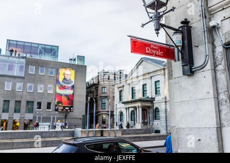 Montreal, Kanada - 27. Mai 2017: Altstadt mit Menschen zu Fuß durch Place Royale Straße am Abend außerhalb Restaurants in Québec (Stadt) region Stockfoto