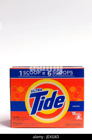 Box mit Ultra Tide Waschmittel. So gefragt, dass Menschen sie von Geschäften stehlen. Stockfoto