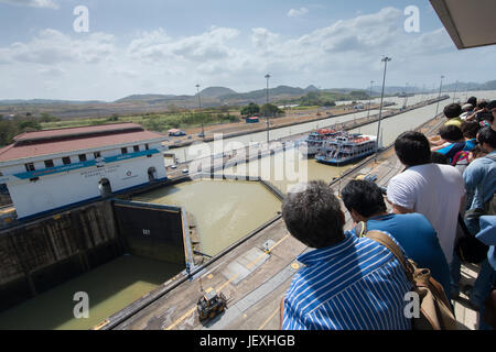 Miraflores-Schleusen entlang des Panamakanals. Stockfoto