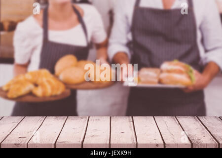 Zusammengesetztes Bild der Holztisch Stockfoto