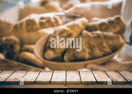 Zusammengesetztes Bild der Schreibtisch aus Holz Stockfoto