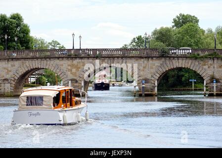 Die Straßenbrücke bei Maidenhead Berkshire UK Stockfoto