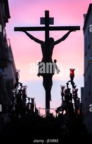 Linares, Provinz Jaén, Spanien - 16. März 2014: Abbildung von Jesus am Kreuz aus Holz des Bildhauers Alvarez Duarte, Heiligen Christus der Estudia geschnitzt Stockfoto