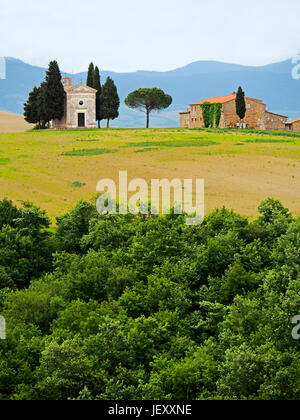 Tuscany-Kapelle und famhouse Stockfoto