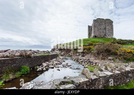 Minard Castle erbaut durch die Ritter von Kerry und zerstört durch die Truppen von Oliver Cromwell. Walter Hussey hatte eine Garnison in der Burg im Jahre 1641. Stockfoto