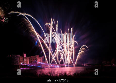 LEEDS CASTLE JÄHRLICHE FEUERWERK (A MUST SEE EVENT) Stockfoto