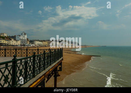 Blick vom PIER von HASTINGS Stockfoto