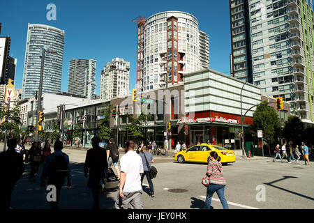 Die Ecke von Nelson und Granville Street im Stadtteil Yaletown von Downtown Vancouver BC, Kanada. Stockfoto