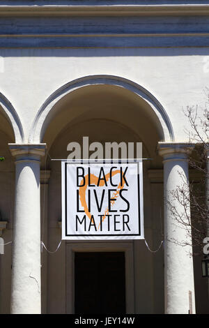 Black lebt Angelegenheit Banner am Eingang zum First Unitarian Church, Baltimore, Maryland, USA Stockfoto