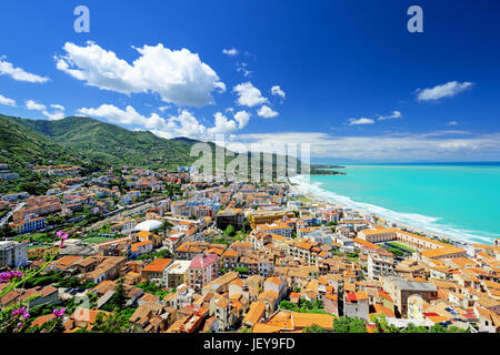 Antenne Panoramablick der Stadt Cefalu Stockfoto