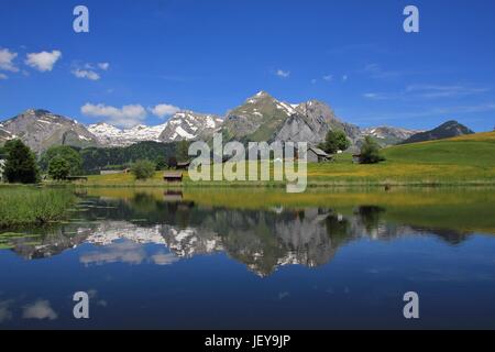 Alpstein Reihe Spiegelung im See Schwendisee Stockfoto