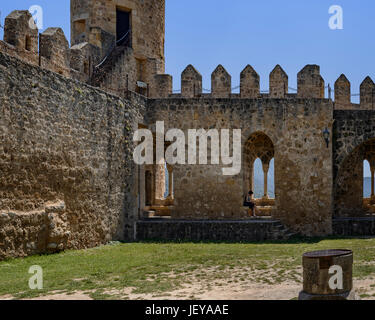 Festung aus dem zehnten Jahrhundert. Das Hotel liegt auf einem Felsen mit Blick auf das Tal von Tobalina in der Stadt Frias, Burgos Provinz Kastilien und Leon, Spanien, Eu Stockfoto