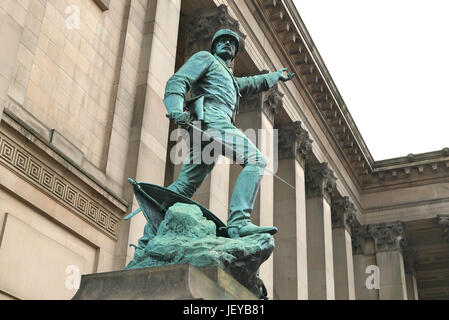 Statue des großen General William Earle getötet loben der britischen Armee in der Schlacht von Kirbekan, Sudan, 1885, auf den Stufen des Str. Georges Hall, Live Stockfoto