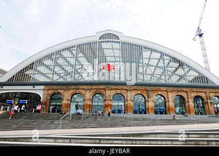 Der Vorderseite des Bahnhofs Lime Street, Liverpool, UK Stockfoto