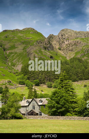 UK, Cumbria, Great Langdale, Dungeon Ghyll, neues Hotel, unter Schweinen Knott und Scout Crag Stockfoto