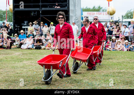 2017 bärtigen Theorie Festival - Tag 3 - Aufführungen und Atmosphäre mit: roten Karren wo: Lichfield, Vereinigtes Königreich bei: 27. Mai 2017 Credit: WENN.com Stockfoto