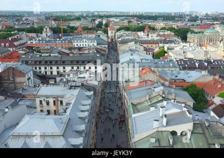 Blick auf Floriańska Straße von der Spitze der St Mary's Basilica, Hauptmarkt (Rynek Główny), Altstadt, Krakau, Polen, Mittel-/Osteuropa, Juni 2017 Stockfoto