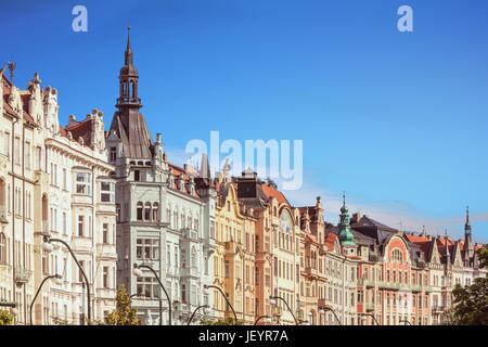 Prag Jugendstil-Häuser auf Masarykovo Nabrezi Prag Wohnung Fluss Tschechische Republik Wohngebäude Europa Stockfoto