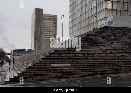 Blick auf nationale Bibliothek von Frankreich - Francois Mitterrand (Bibliotheque Nationale) in Paris. Stockfoto