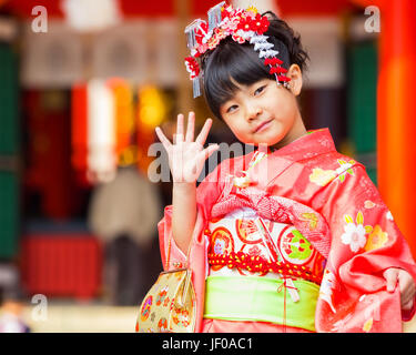 Japanese Girl feiert die "Shichi-Go-San" - eine traditionelle Rite de Passage und Festival-Tag in Japan Stockfoto