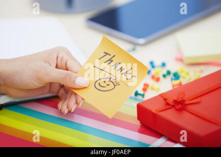 Danke Text auf Klebstoff Hinweis Stockfoto