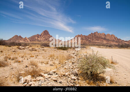 Straße an der Spitzkoppe Berg in Namibia Stockfoto