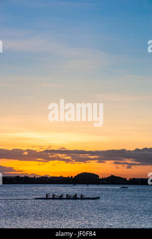 Rudern in der Bucht von Apia, Upolo, Samoa, Südsee Abend Stockfoto