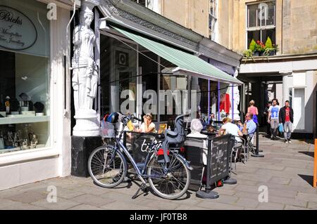 Straßencafés entlang gehen Montpellier, Cheltenham, Gloucestershire, England, UK, Westeuropa. Stockfoto
